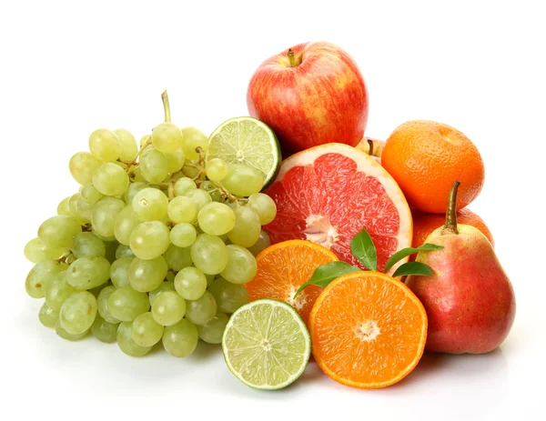 Uvas, lima, maçãs, tangerinas, toranja — Fotografia de Stock