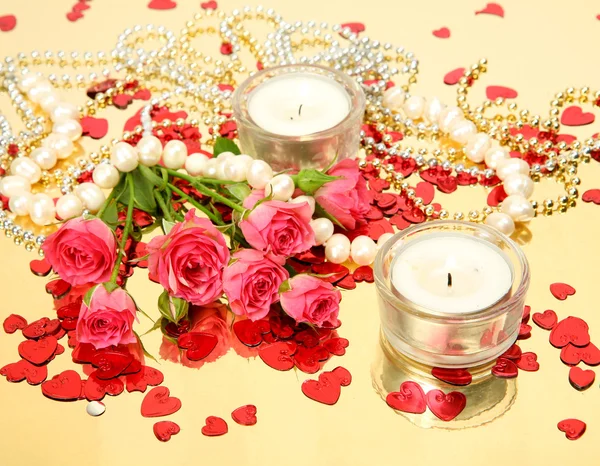 Rosas y velas rosadas — Foto de Stock