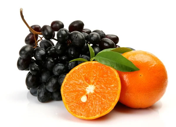 Grapes and oranges — Stock Photo, Image