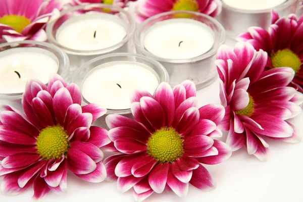 Chrysanthemums and candles — Stock Photo, Image