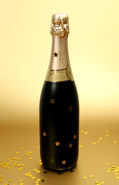 Champagne and confetti — Stock Photo, Image