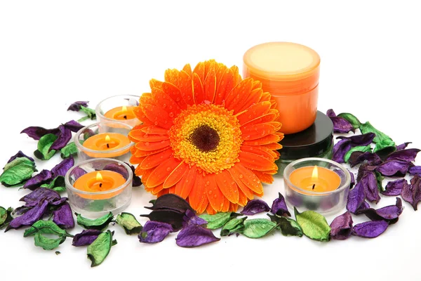 Flor y velas — Foto de Stock