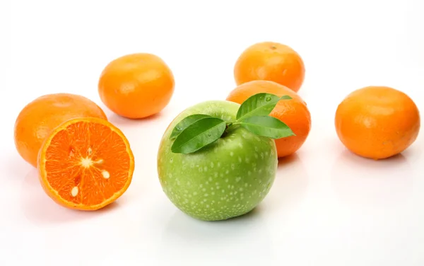 Mandarinky a zelené jablko Stock Obrázky