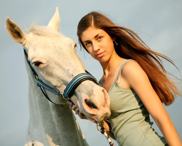 The girl and horse — Stock Photo, Image