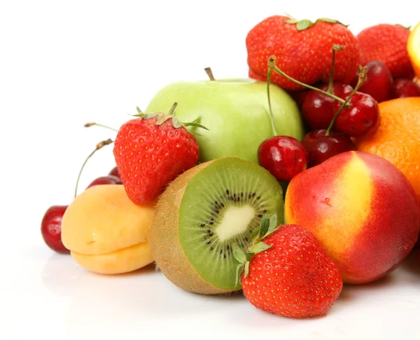Färsk frukt och färska bär — Stockfoto