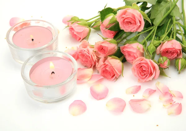 Ροζ τριαντάφυλλα και κεριά — Φωτογραφία Αρχείου