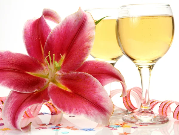 ไวน์และดอกไม้ — ภาพถ่ายสต็อก
