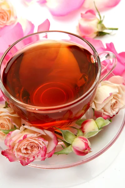 Tea and roses — Stock Photo, Image