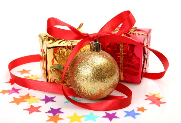 Presentes e ornamentos de Ano Novo — Fotografia de Stock