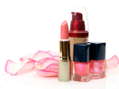 Kozmetik ve gül yaprakları