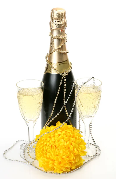 Champagner und gelbe Blume — Stockfoto