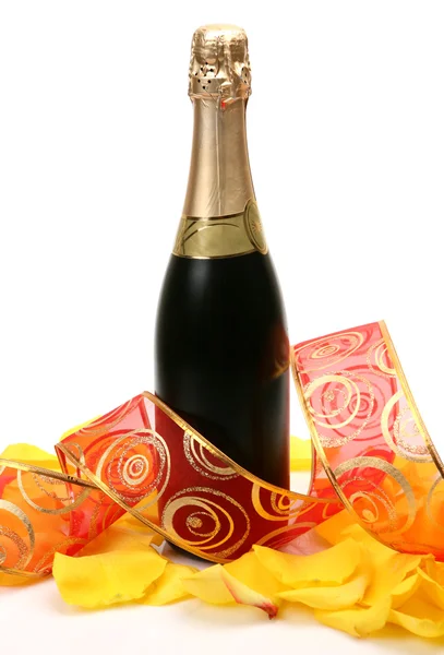 Petali di rose e champagne — Foto Stock