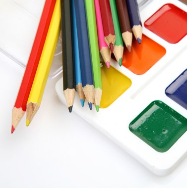 Kalemler ve boyalar