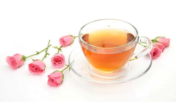 Teetasse und Rosen — Stockfoto