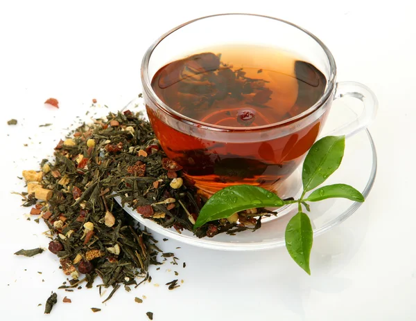 Čaj a zelenými listy — Stock fotografie