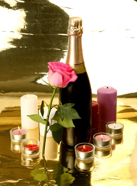 Champanhe e rosa rosa — Fotografia de Stock
