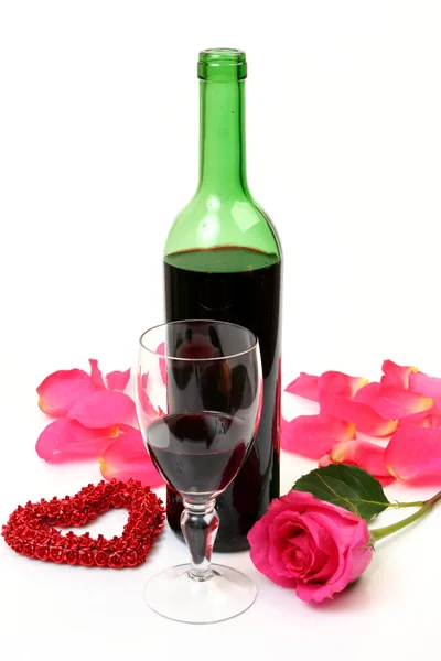 Vino con copa y rosa — Foto de Stock