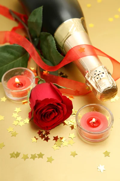 Rode rose en champagne — Stockfoto
