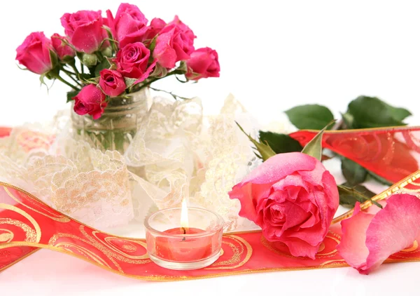 Rosa Rosen Blumen und Kerzen — Stockfoto