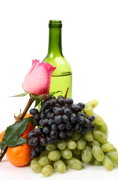 Wino, owoce i róża — Zdjęcie stockowe