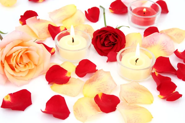 Pink and yellow roses  and candles — Stock Photo, Image
