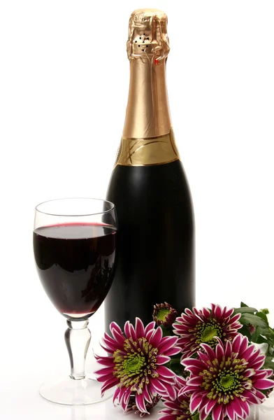 Mousserende wijn en chrysant bloemen — Stockfoto