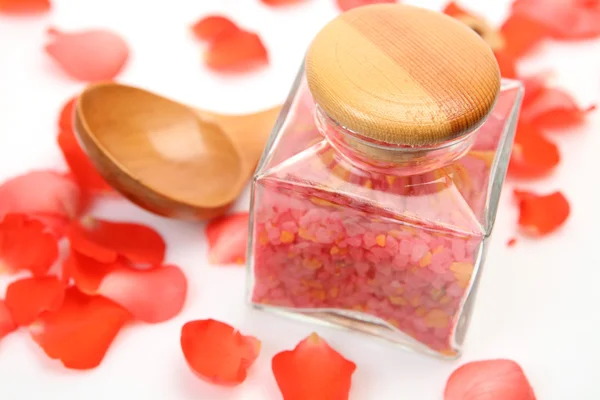 Spoon,sea salt and  roses  petals — Stock Photo, Image