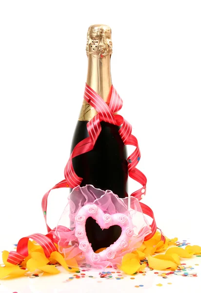 Champagne and heart with petals — Stock Photo, Image