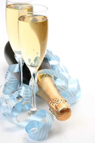 Champagne et ruban bleu — Photo