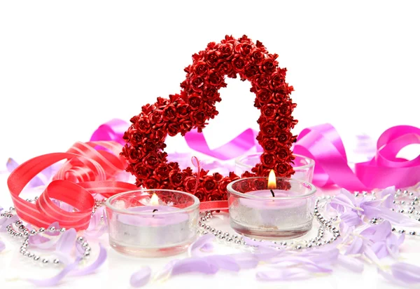 Dieprode hart met ring met romantische decoratie Rechtenvrije Stockafbeeldingen