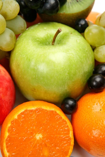 Frutas frescas em branco — Fotografia de Stock