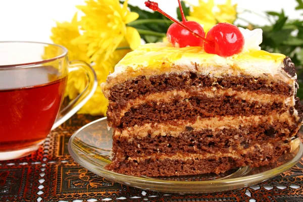 Pedazo de tarta y taza de té — Foto de Stock