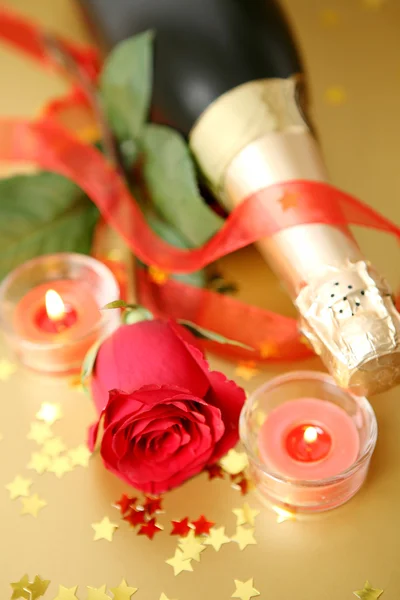 Champagner, Kerze und Rose — Stockfoto