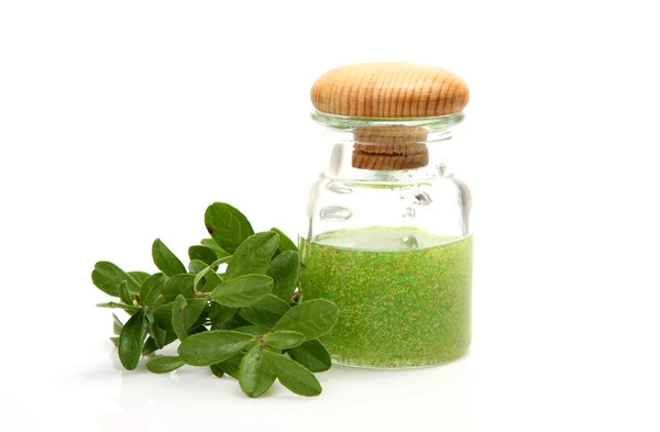 Körperpflege in der Flasche mit Kräutern — Stockfoto