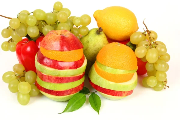 Conjunto de frutos maduros com uvas — Fotografia de Stock