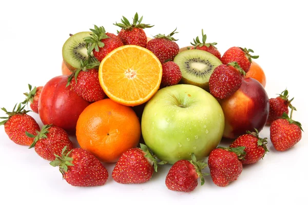 Saftiga frukter och mogna jordgubbar — Stockfoto
