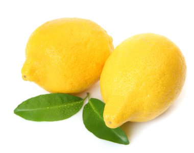 beyaz üzerine taze limon