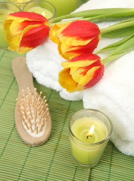 Ambiente spa con tulipanes naturales —  Fotos de Stock