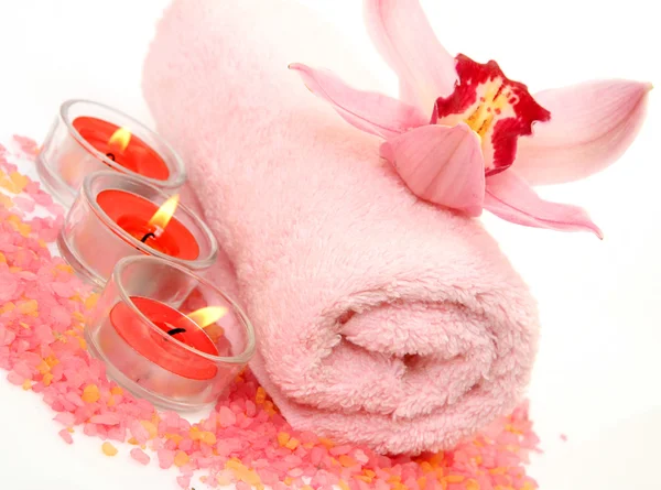 Towel, candles and flower — Stock Photo, Image