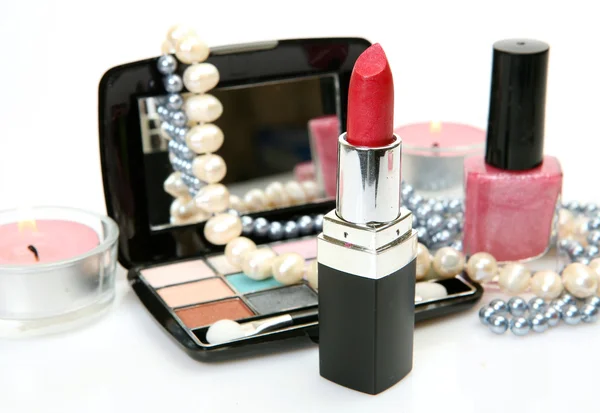 Decorative cosmetics and pearls — Stock Photo, Image