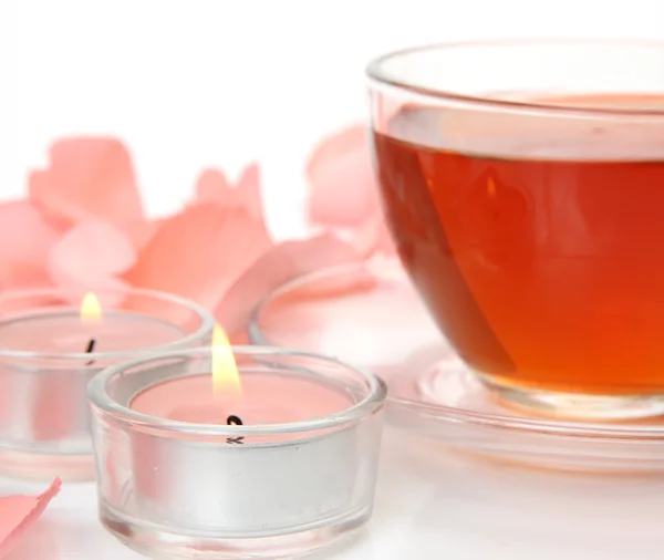 茶和粉色的玫瑰花瓣 — 图库照片