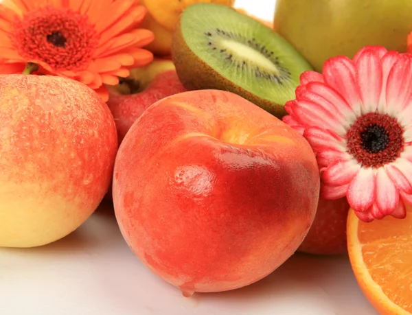 Спелые фрукты и цветы Стоковое Изображение