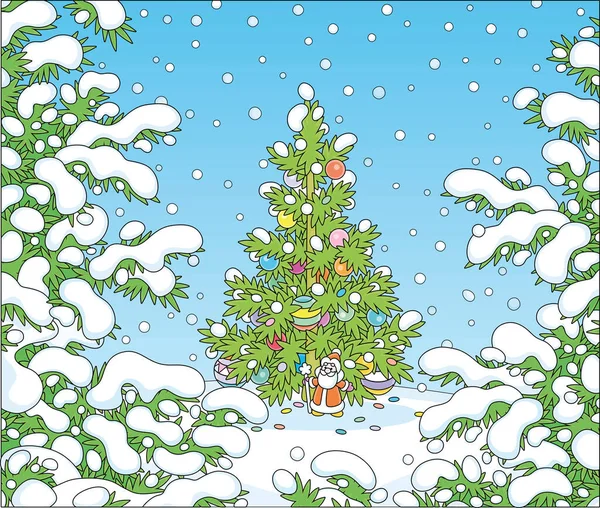 五彩缤纷的圣诞树 装饰着闪亮的球体 明亮的花环和一个小玩具圣诞老人在雪地覆盖的冬季森林的白色的树篱上 病媒卡通画 — 图库矢量图片