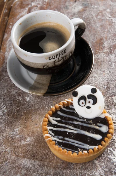 一杯のコーヒーでおいしいチョコレート ケーキ — ストック写真