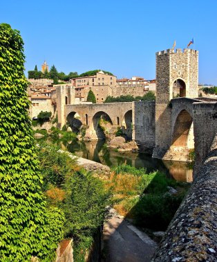 Bina Besalu Köyü, İspanya