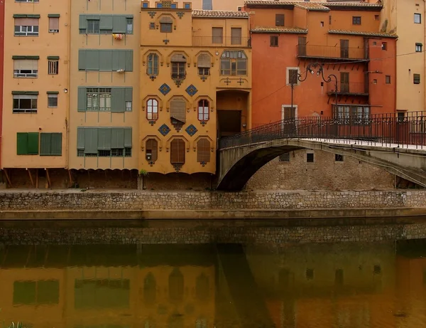 Prachtig uitzicht over de oude stad Girona — Stockfoto