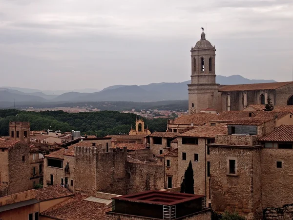 Hermosa vista del casco antiguo de Girona — Foto de Stock