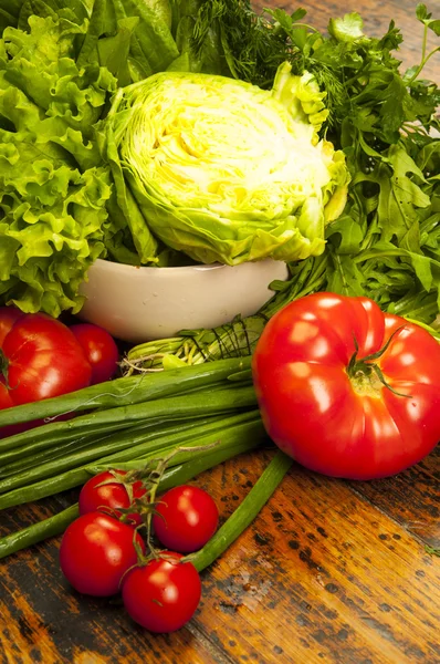 Fresh greens with tomatoes and cabbage — Stock Photo, Image