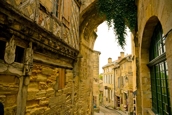 Красивим вулицями Saint-Emilion — стокове фото