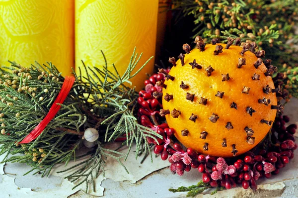 Couronne de l'Avent avec bougies allumées — Photo